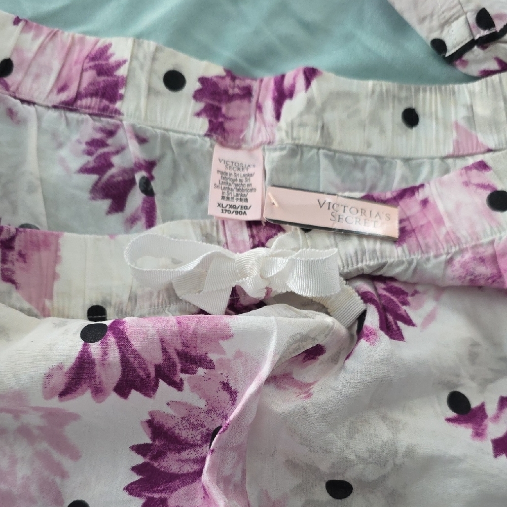 Victoria's Secret Purple and White Floral Top - Picture 4 of 5